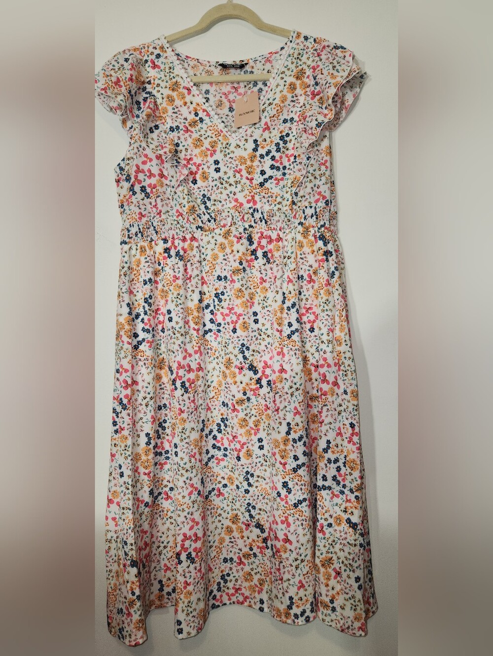☀️🩵🧡NWT🧡🩵☀️Floral Summer Midi Dress in White w/Flowers. Bloomchic 14/16